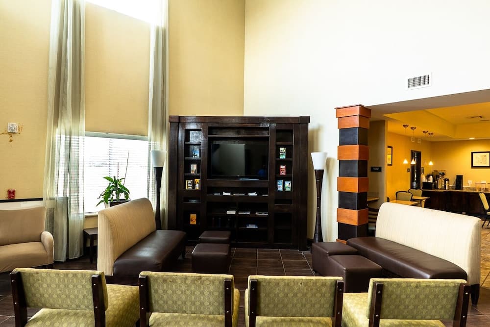 Three Rivers Inn & Suites