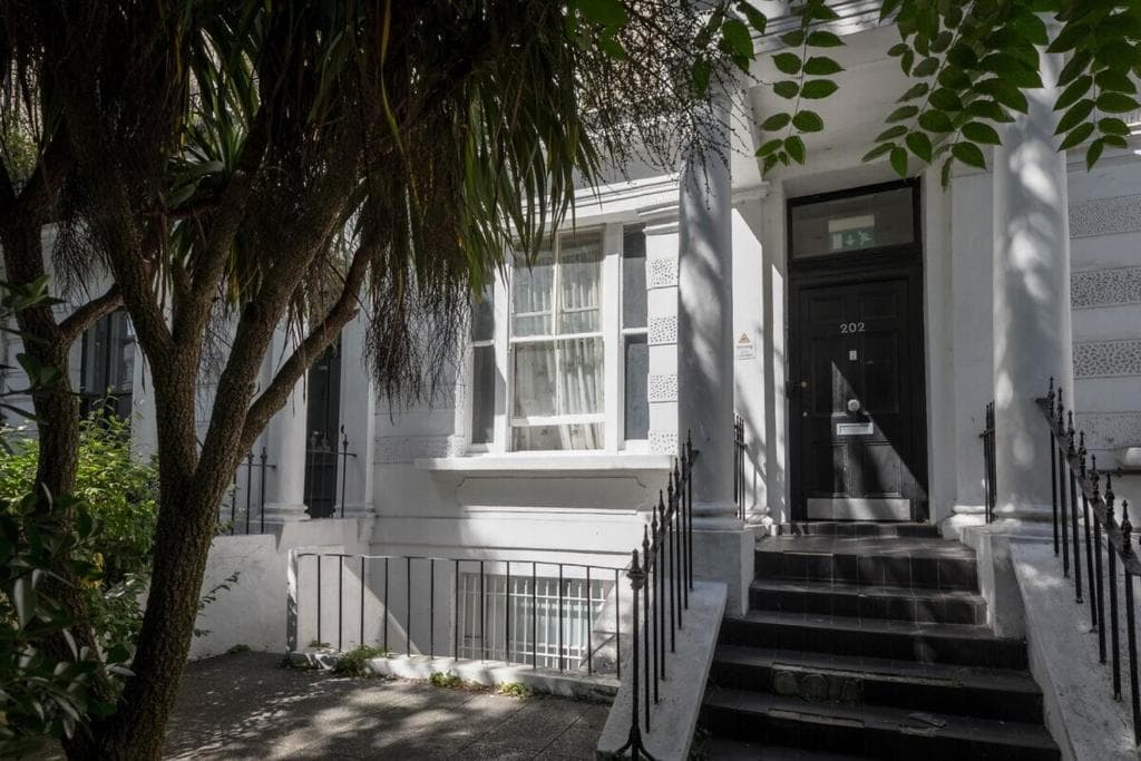 Portobello Road Artistic Studios 'BUDGET'
