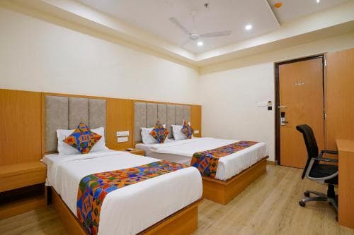 Fabhotel 7 Square