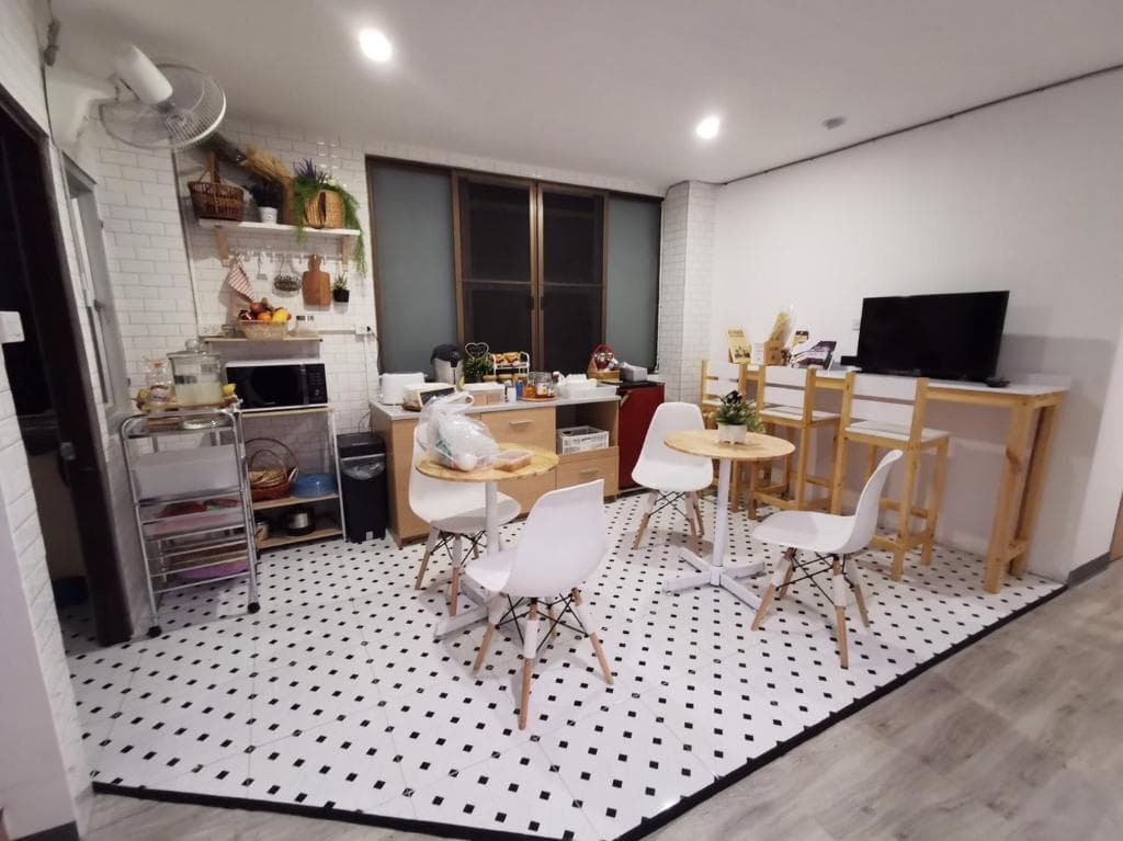 White House Hostel