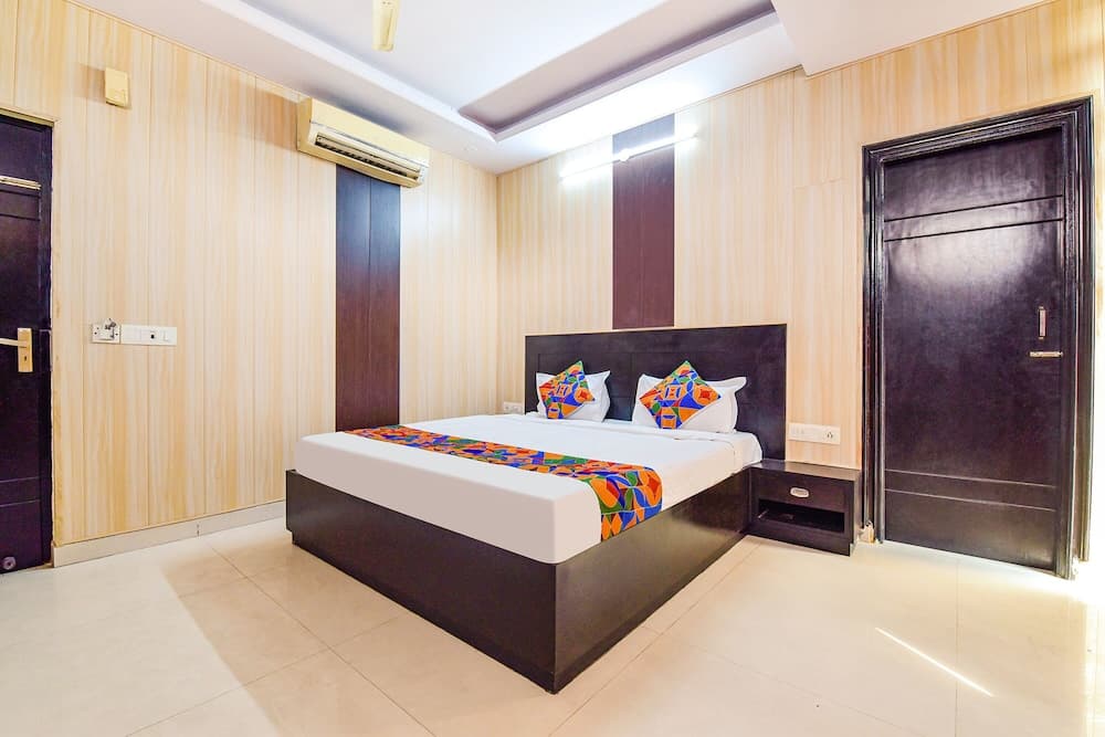 Fabhotel Royal Delight