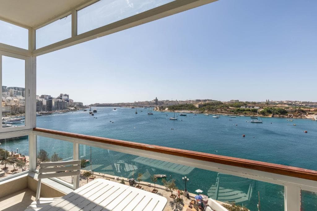 Stunning - Seafront 3-Bedroom 6th Floor