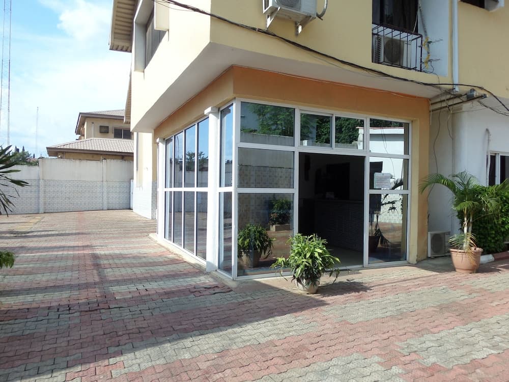 Metro Apartment