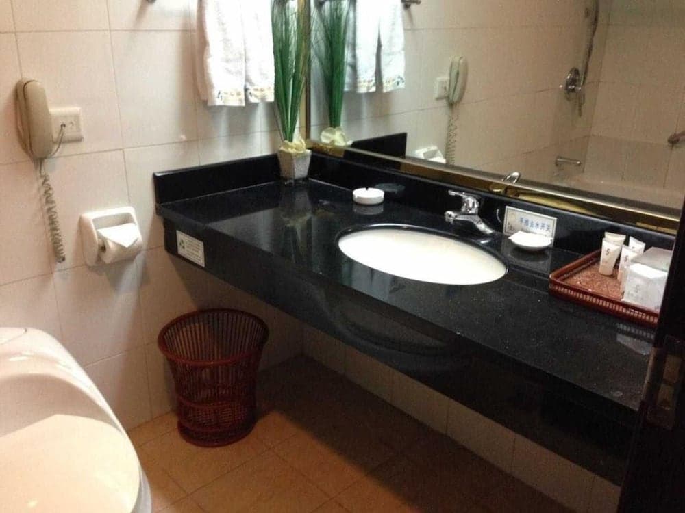 Lifu Hotel