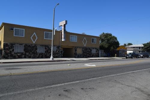 Top Hat Motel