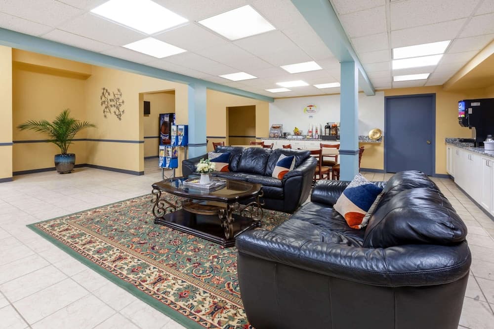 Super 8 by Wyndham Newcomerstown