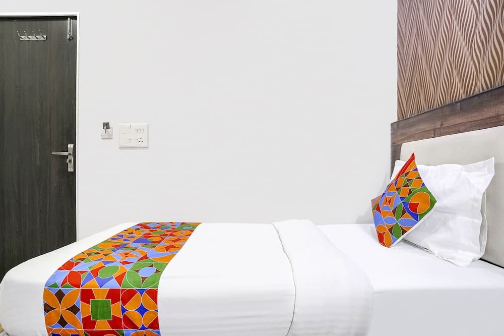 Fabhotel Royal City