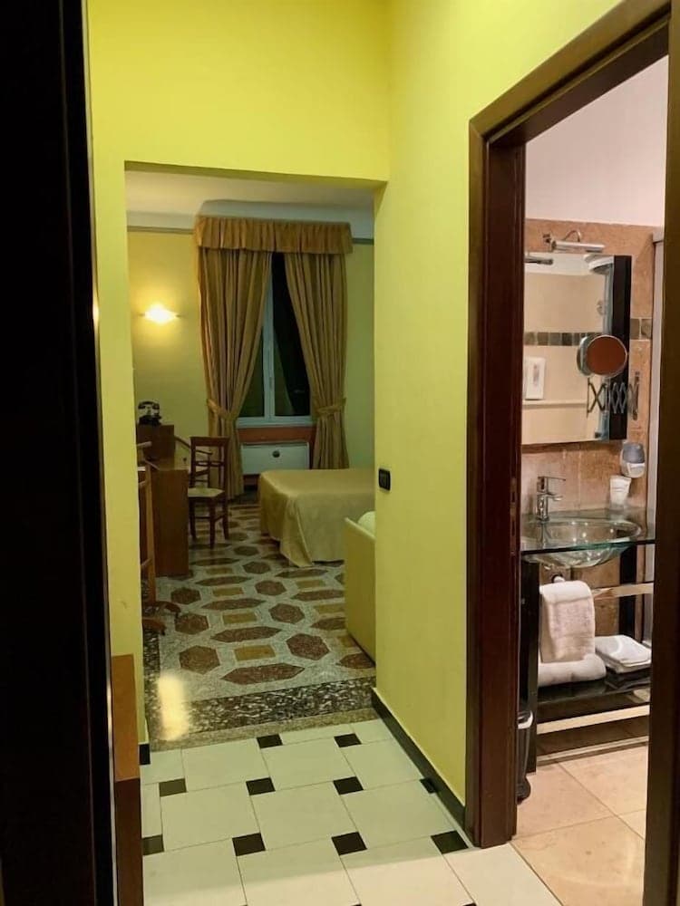 Hotel Actor