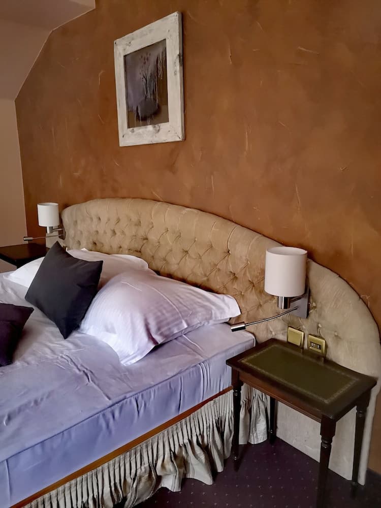Meg Lozenetz Hotel