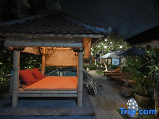 Tiga Naga Villa