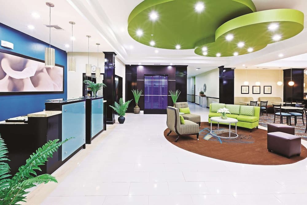 La Quinta Inn & Suites Marshall