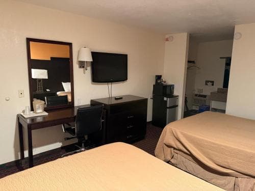 Hollister Inn