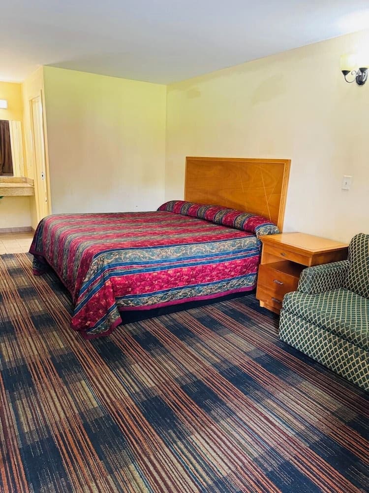EXECUTIVE INN