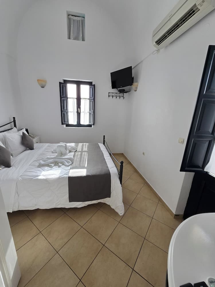 Anthonas Apartments