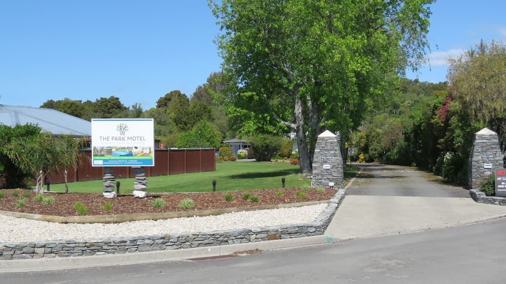 Equestrian Lodge Motel