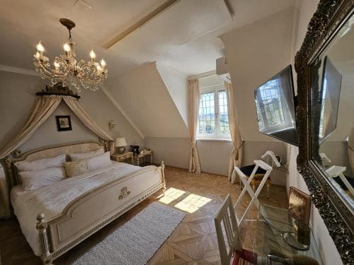 Klein-Holland