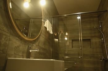 Crowns Hotel