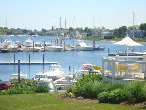 Anchor In Distinctive Waterfront Lodging