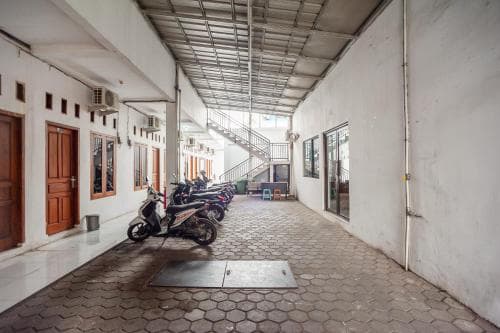 RedDoorz Syariah near Jatisampurna Hospital