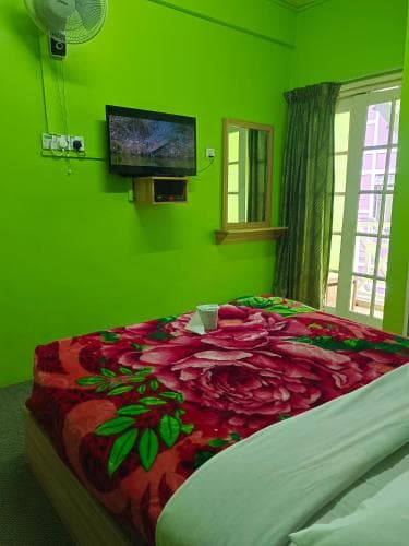 CH Travellers Inn