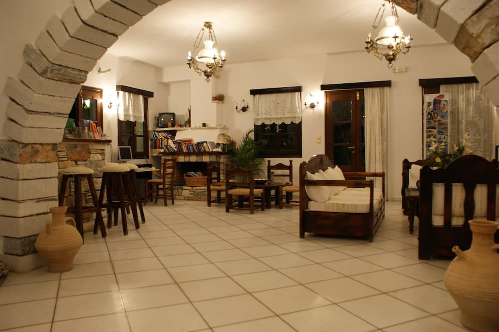 Alkyoni Beach Hotel
