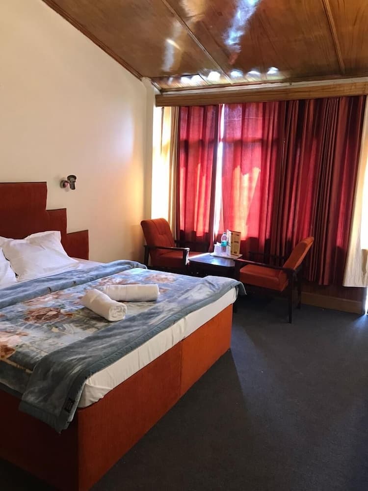 HOTEL EVERGREEN