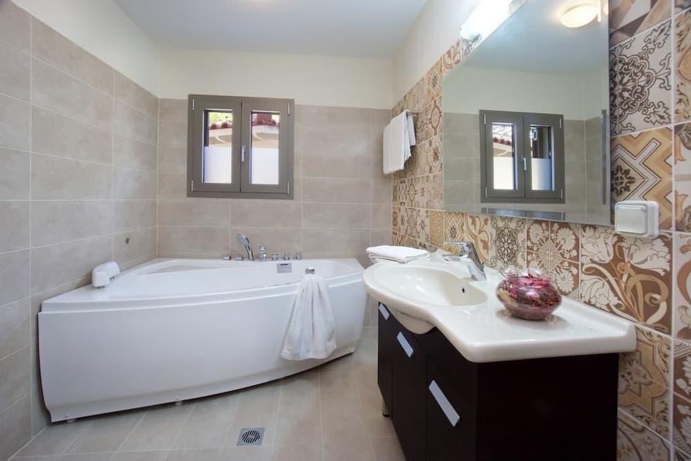 Vryonis Villa