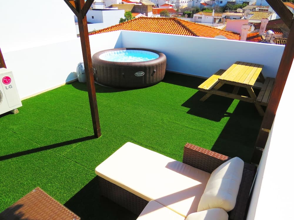 The 17 Party Hostel