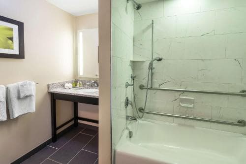 Doubletree by Hilton Cape Cod - Hyannis