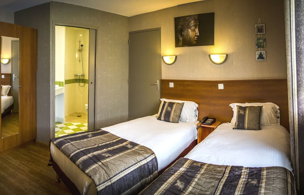 Brit Hotel Azur
