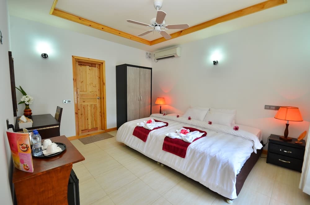 Athiri Inn