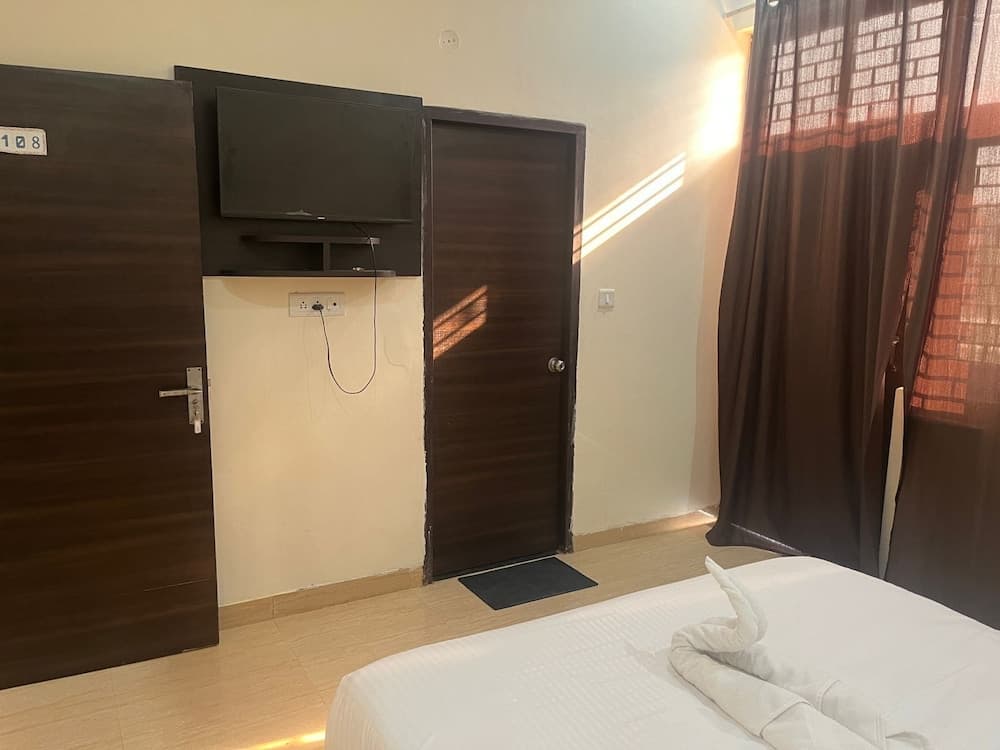 Cleo Elegance Rooms & Banquet