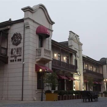 Peach Bloom Hotel