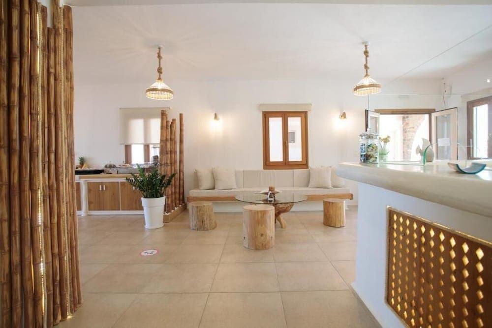 Margaritari Hotel