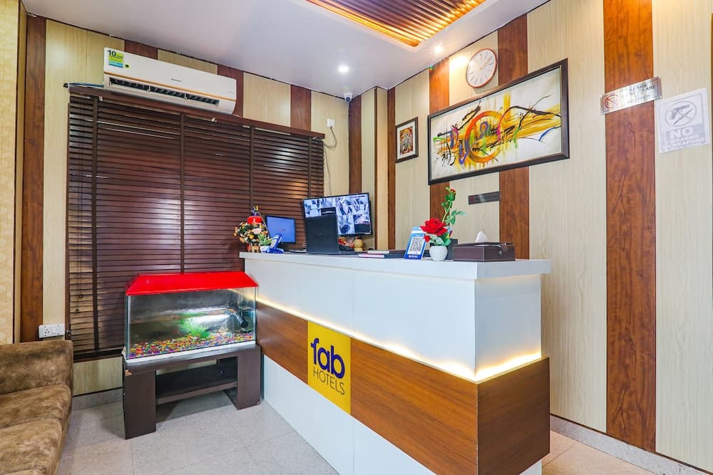 Fabhotel The Crestelia