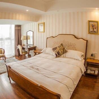 Lantis Hotel