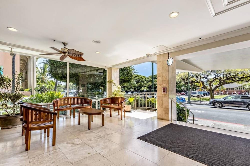 Inviting Waikiki Grand Hotel Room One Block to Beach!