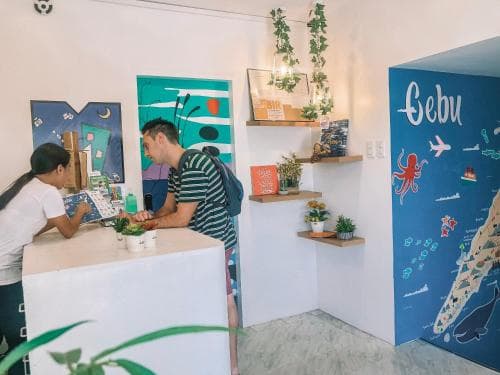 Murals Hostel And Cafe