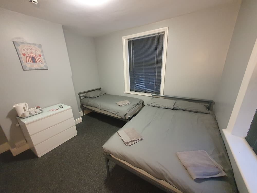 Blackpool North Close to Station - With Free Car Parking