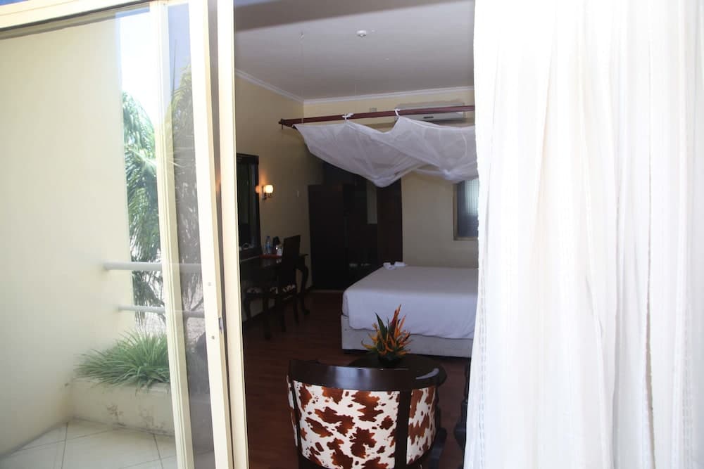 Giraffe Ocean View Hotel