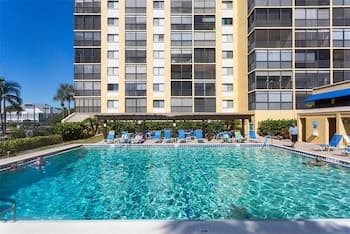 Windward Point Elevator Heated Pool 2 Br condo by RedAwning
