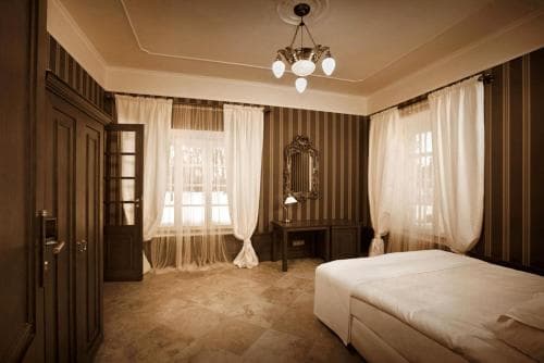 Dwor Many