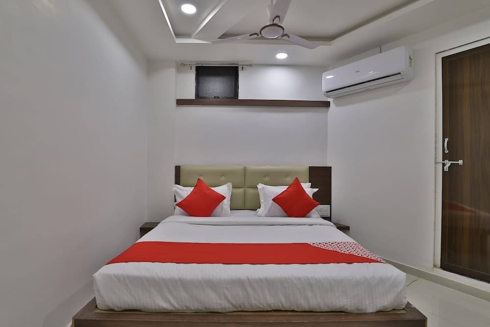 OYO 35508 Dev Palace