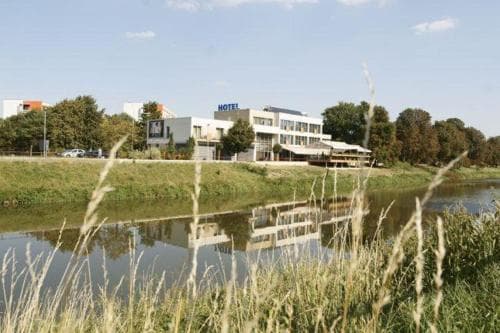 Hotel River
