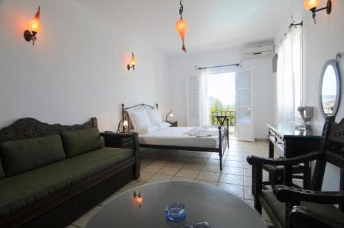 Yperia Hotel