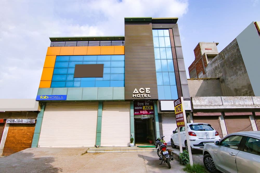 Fabhotel Ace
