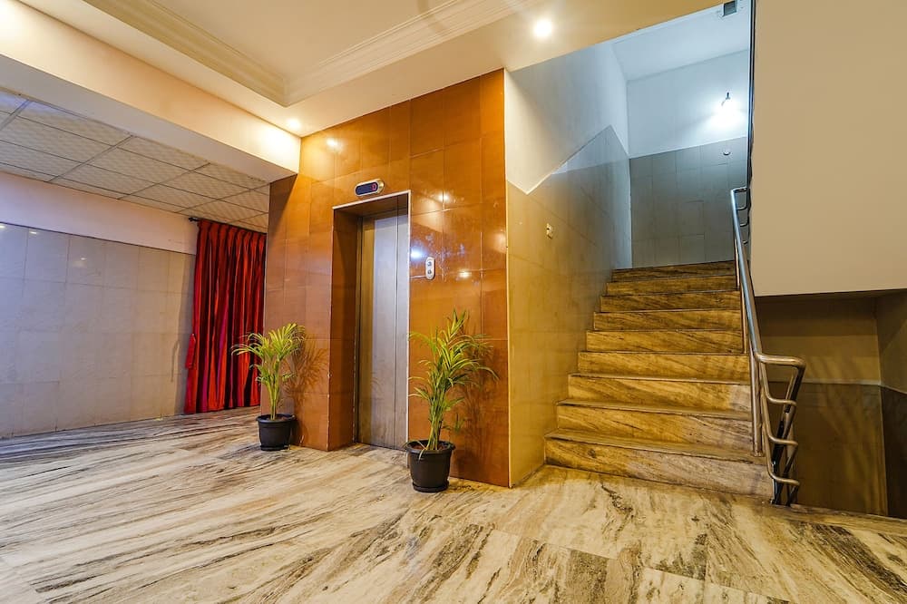Fabhotel Skyry I