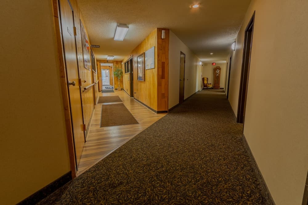 Thunderbird Lodge