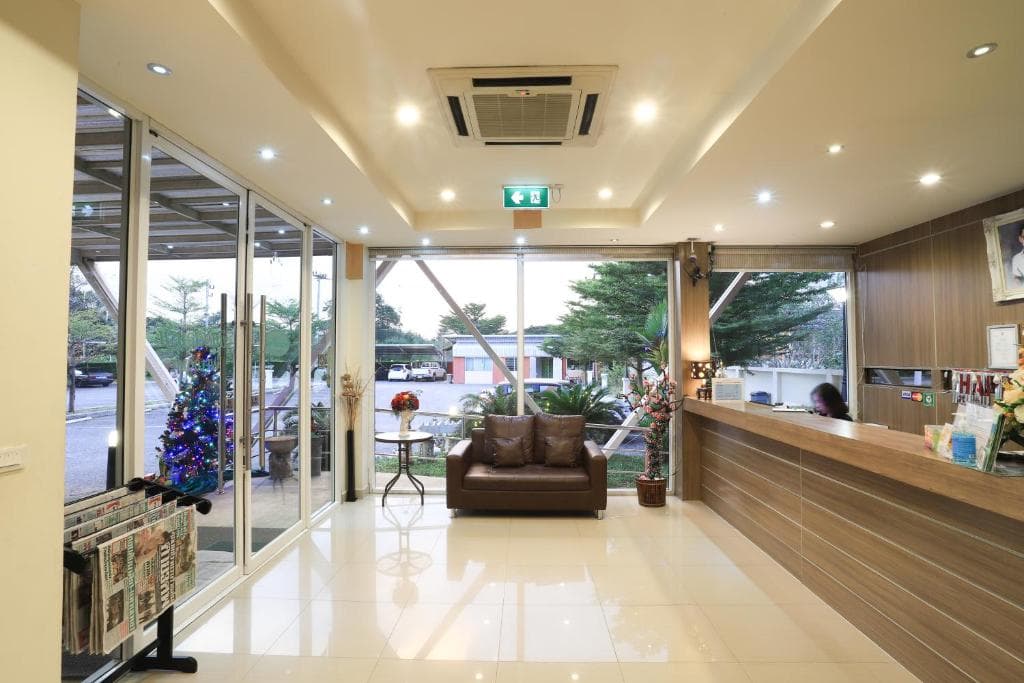 โรงแรมธาราคีรีเพลส
