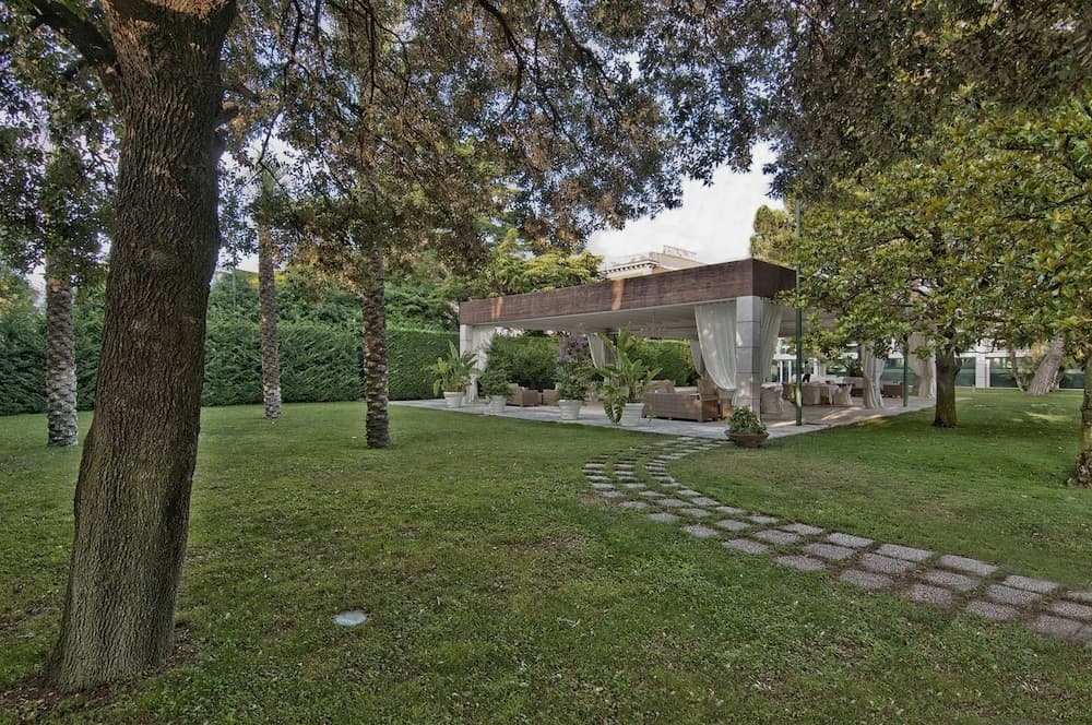 Garden Hotel